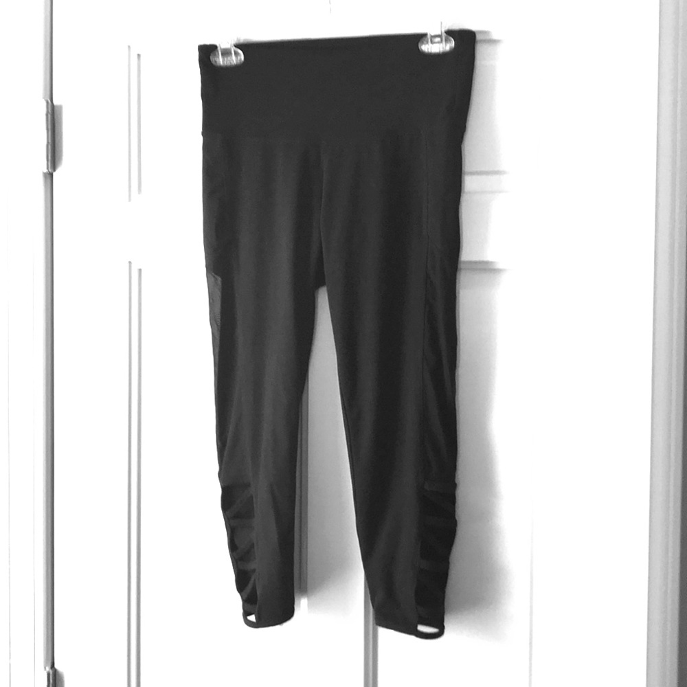 Black capri leggings